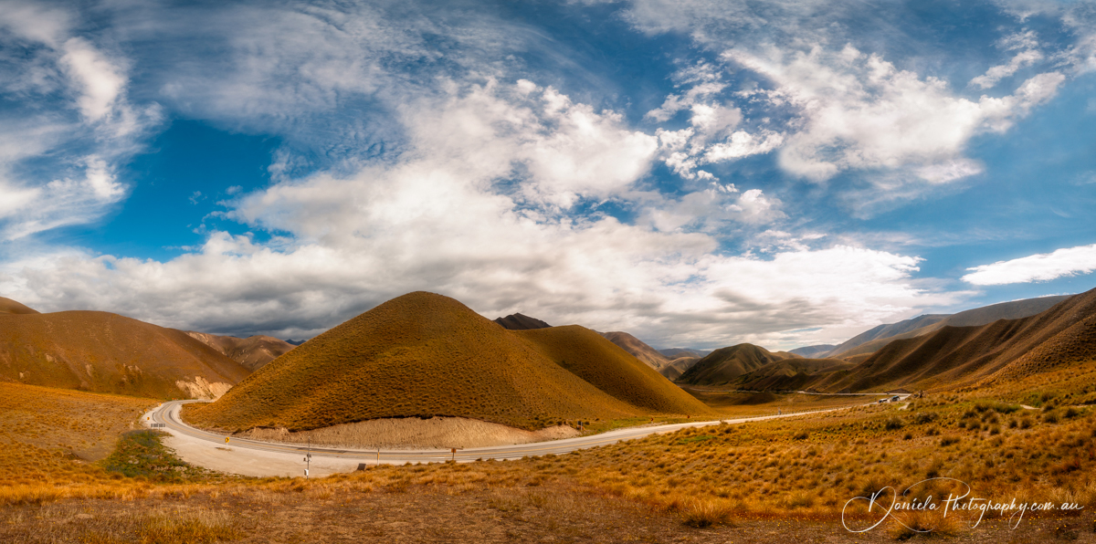 Lindis Pass Panorama at golden hour in NZ